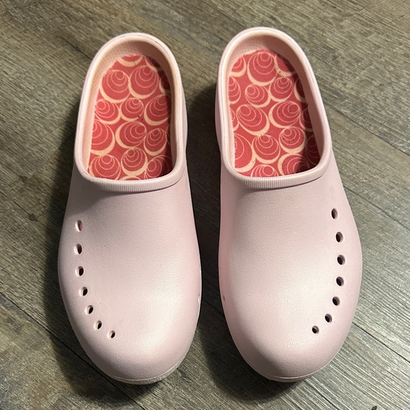 CROCS Shoes - CROCS Pink Mules